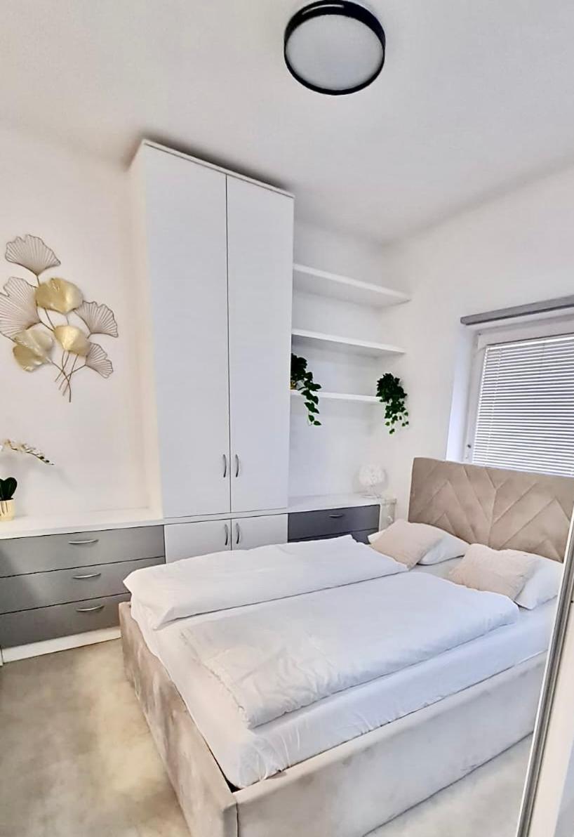 Ljubljana Central Lux Apartment With Free Parking Bagian luar foto